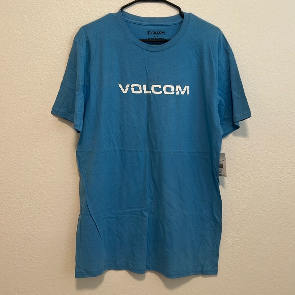 Men’s Volcom shirt